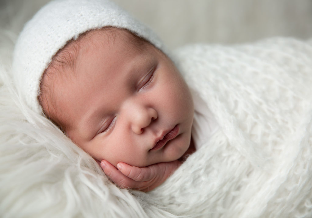 close up newborn photo shoot